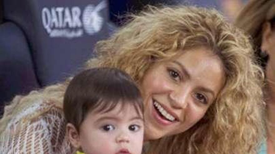 Shakira con uno de sus hijos.