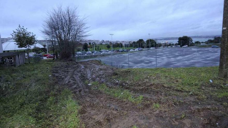 Zona excavada junto al campo de fútbol de Eirís en la que apareció el pozo romano.