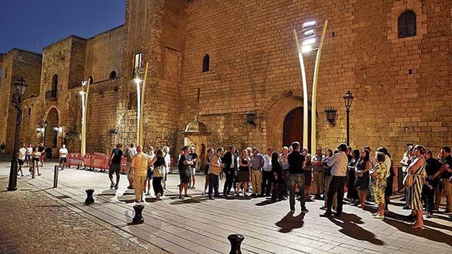 El pasado 27 de junio se realizÃ³ una prueba instalando de forma provisional bÃ¡culos frente a la fachada principal de la Catedral y fueron rechazados.