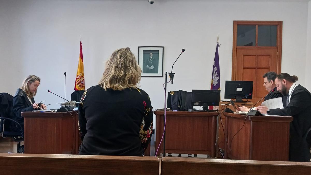 La acusada, que ha sido absuelta, durante el juicio celebrado en Palma.
