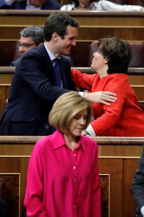 María Dolores de Cospedal en el Congreso en 2018, con Soraya Sáenz de Santamaría y Pablo Casado al fondo.