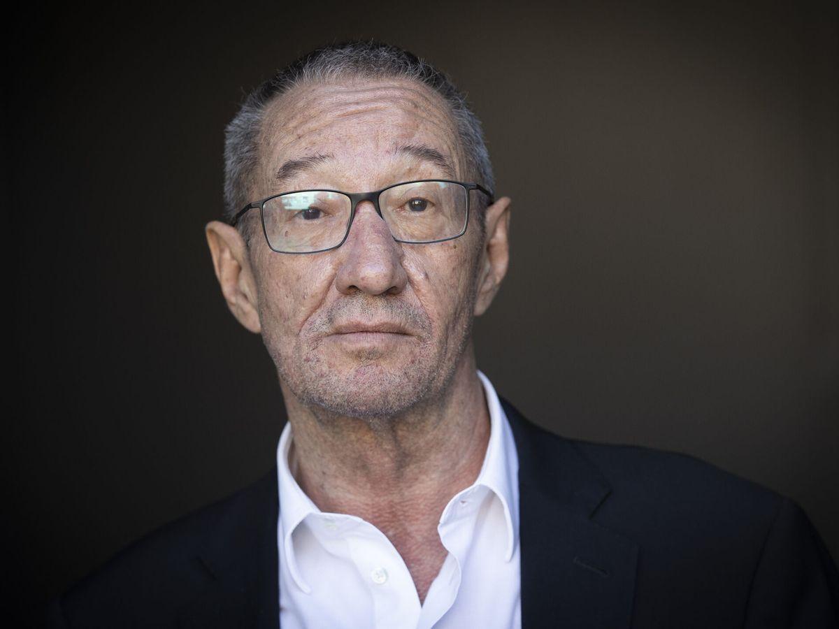 Carlos Boyero, en una fotografía de la promoción de su documental "El Crítico".