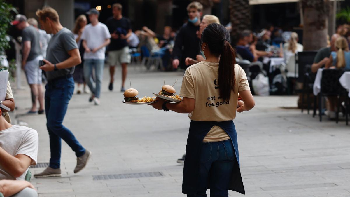 Les empreses paguen 1,6 vegades menys els seus treballadors a Espanya que a França o Alemanya Les empreses paguen 1,6 vegades menys els seus treballadors a Espanya que a França o Alemanya