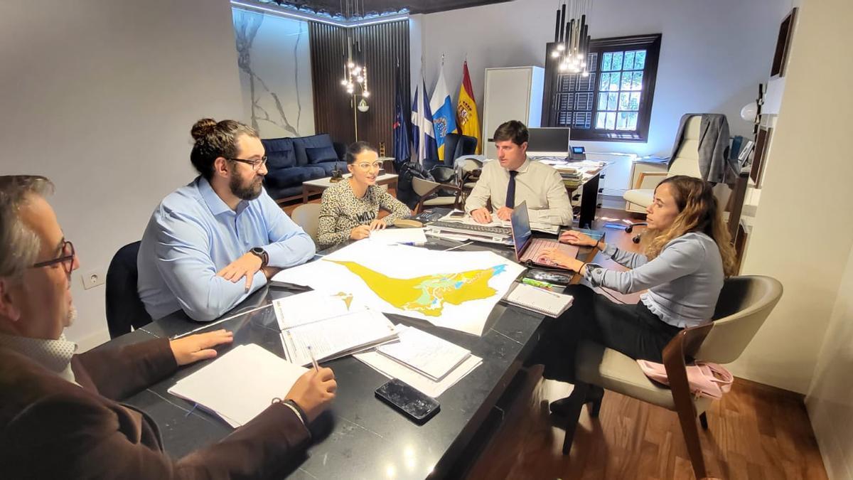 El alcalde se reúne con el equipo redactor del Plan General de Ordenación Urbana