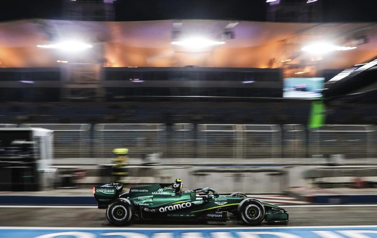 Fernando Alonso, durante los test de pretemporada en Baréin. | AP
