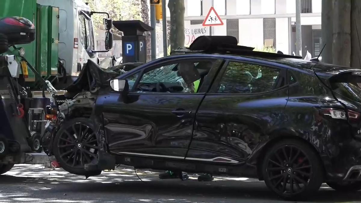 Mueren dos conductores en Barcelona tras un choque provocado por un coche que huía de los Mossos
