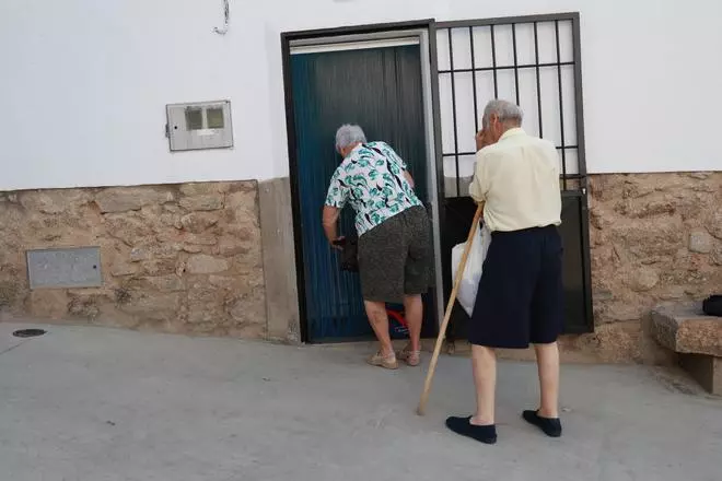 Fotogalería | Los vecinos vuelven a sus casas: así han quedado los pueblos tras el paso del incendio de Jarilla