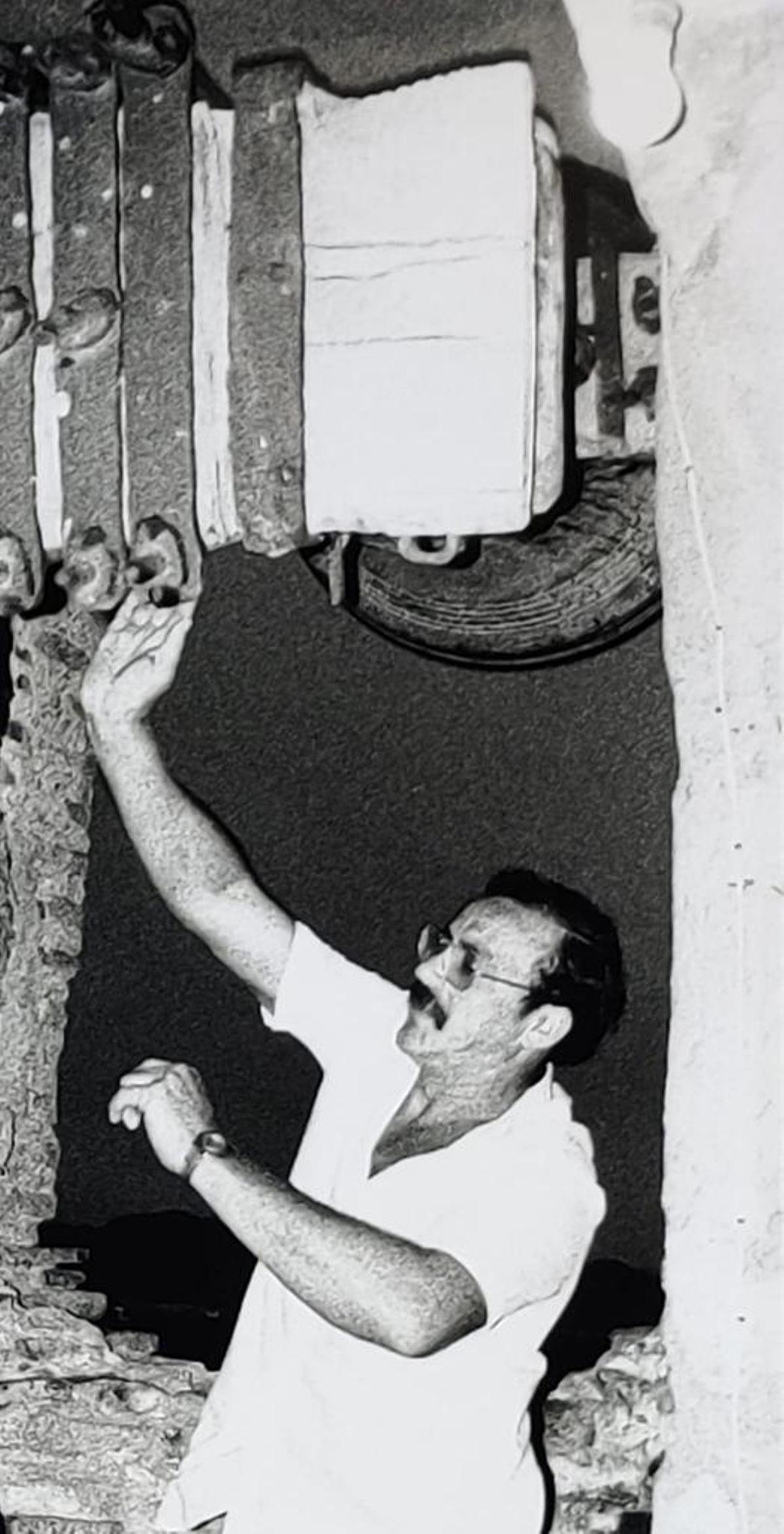 Miguel Roca en una imagen de archivo del toque de campanas.
