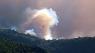 Directo | Los bomberos confían en estabilizar el incendio de Paüls a lo largo del día tras trabajar "intensamente" durante la noche