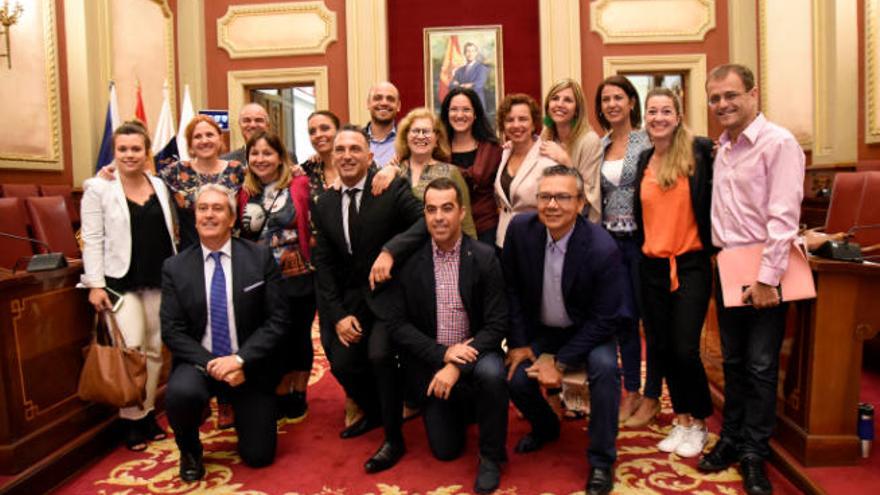 Los concejales que quisieron se despidieron con una foto de familia y se desearon lo mejor a nivel personal y profesional.