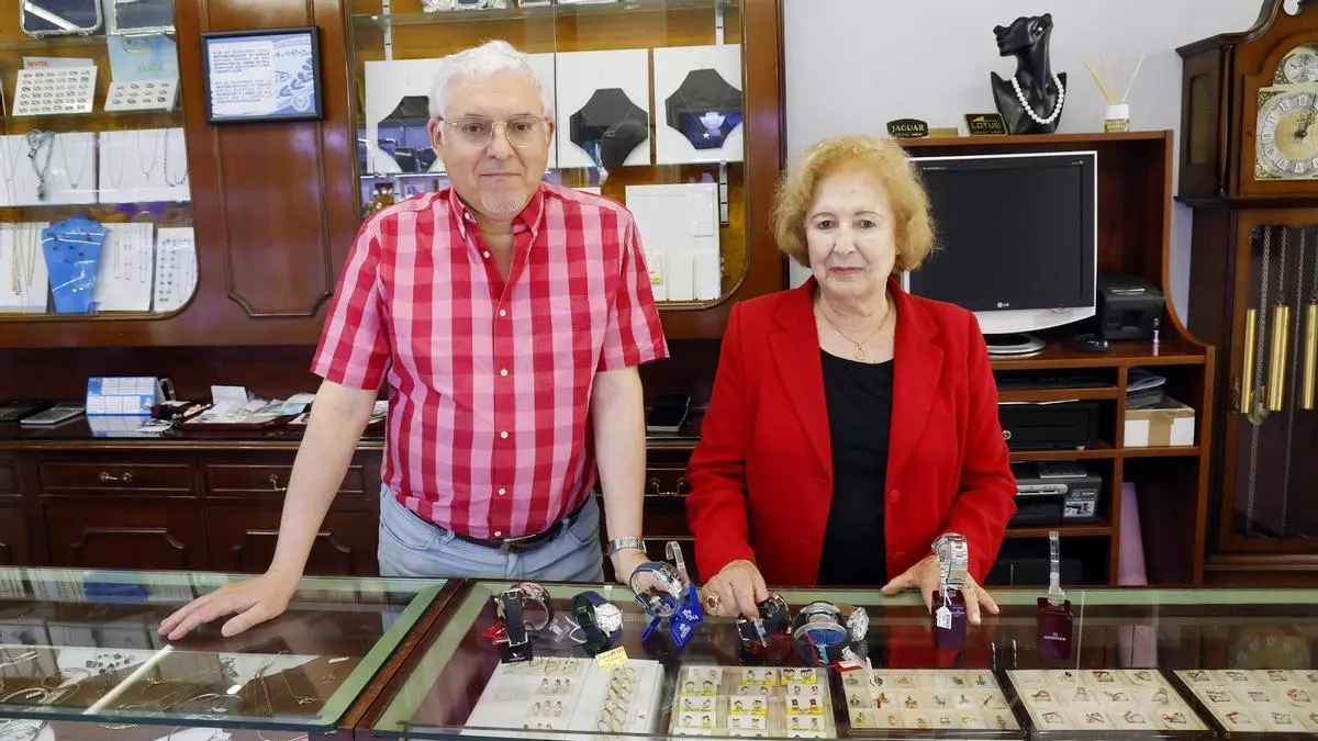 Una saga de relojeros de Vigo se queda sin cuerda ocho décadas y tres generaciones después
