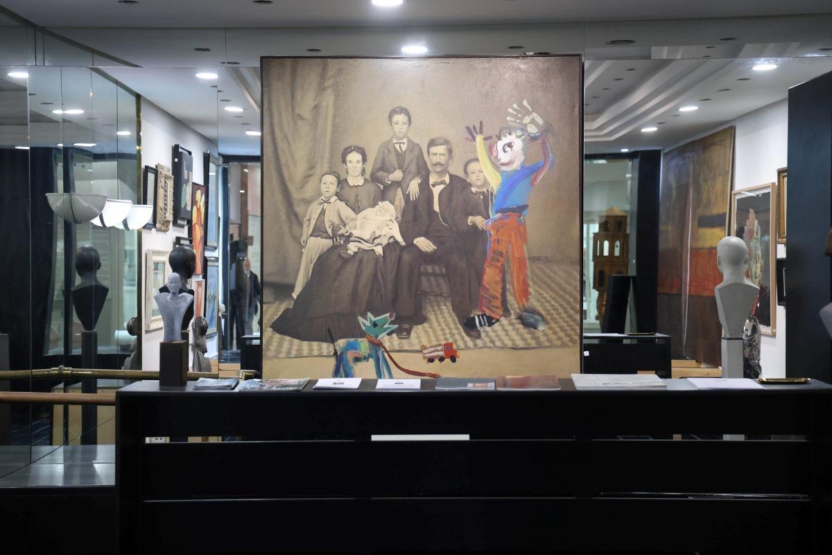 «Abre los ojos» alberga pintura, fotografía o escultura de artistas de renombre y nuevas promesas.