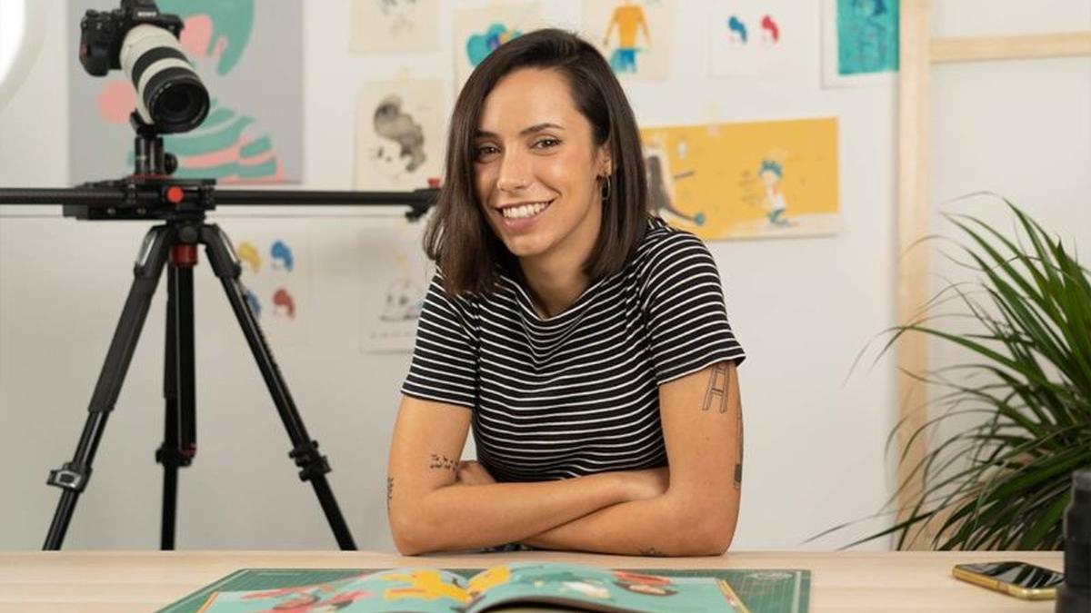 Vera Galindo, artista creadora del cartel anunciador de las Fiestas del Pilar 2025.