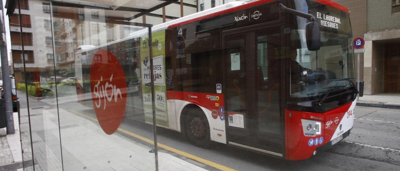 Un autobús de Emtusa.