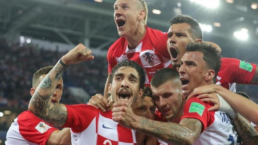 Croacia reina en el desorden (2-0)