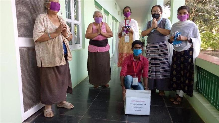 Mascarillas solidarias, y con regalos