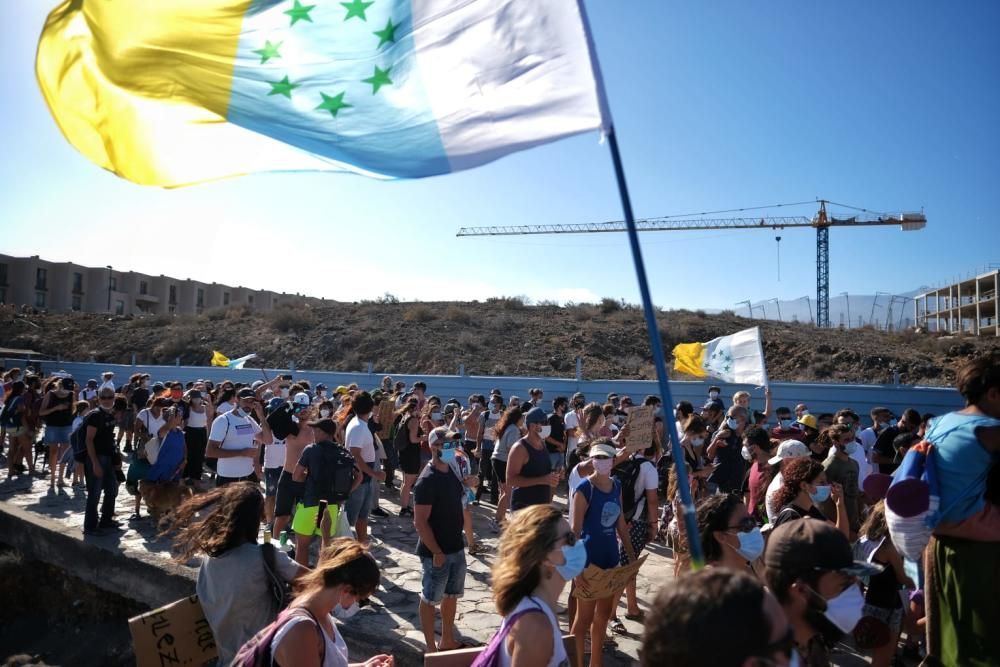 Manifestación en contra del Hotel de La Tejita