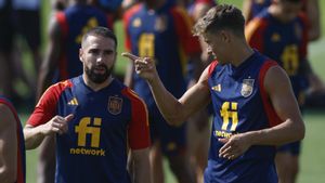 Dani Carvajal (i) y Marcos Llorente (d), 