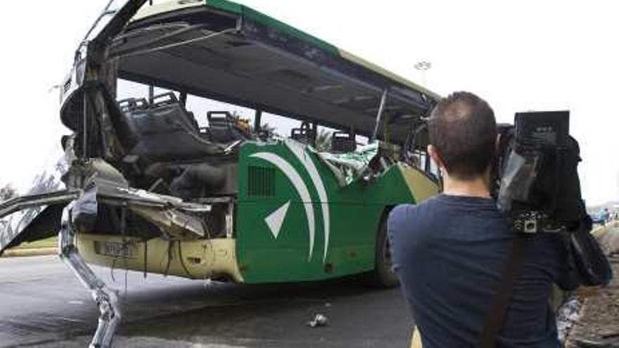 Estado en que quedó el autobús accidentado.