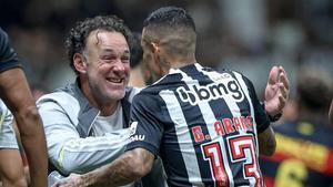 Gaby Milito, en un partido dirigiendo a Atletico Mineiro.