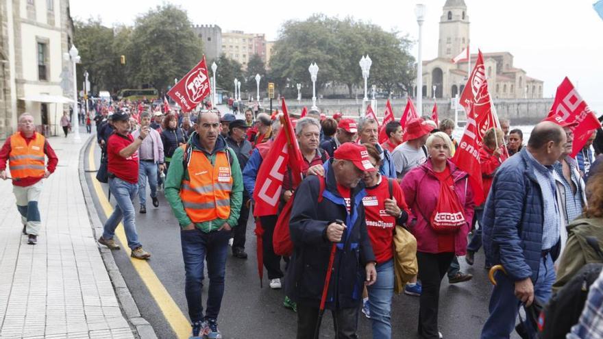 Centenares de personas marchan &quot;por unas pensiones dignas&quot;