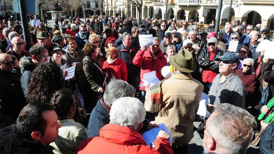 700 jubilados indignados reclaman en Extremadura pensiones dignas