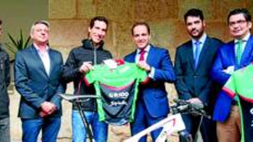 Parejo recibe al equipo ciclista GR 100 Extremadura MTB Team