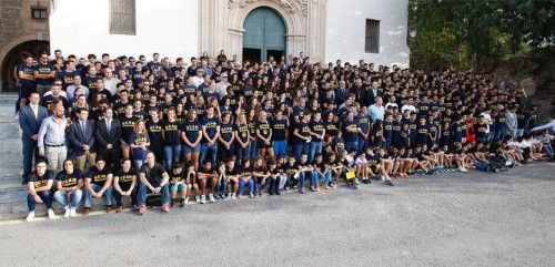 Ofrenda floral de los equipos de la UCAM en la Fuensanta