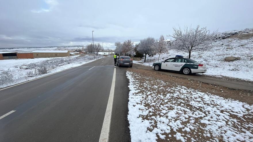 La Guardia Civil investiga a un conductor que dio positivo en drogas y con dos pérdidas de vigencia del carné