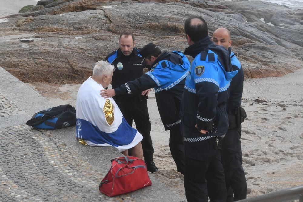 El 092 rescata a un bañista de 90 años en Riazor