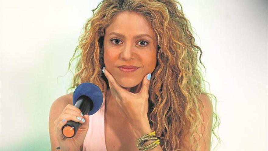 Acusan a Shakira de seis delitos fiscales