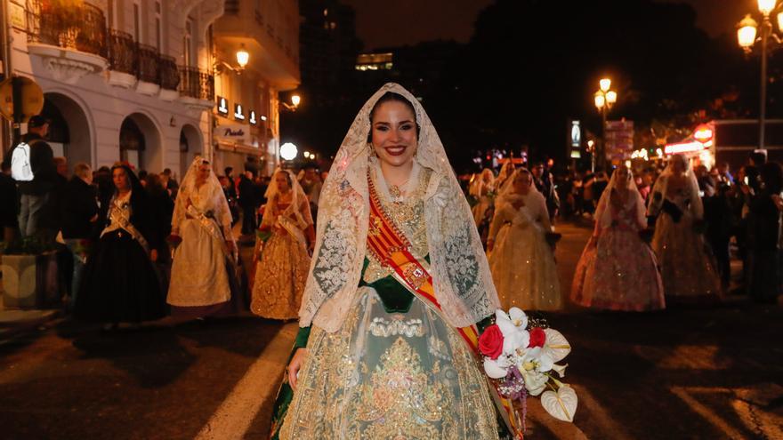 Ofrenda Fallera Mayor València 2022: Carmen Martín luce pletórica con su Corte ante la Mare de Déu