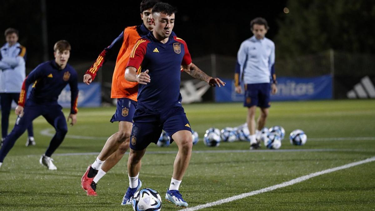 Alberto Moleiro entrena con la Selección española sub-21