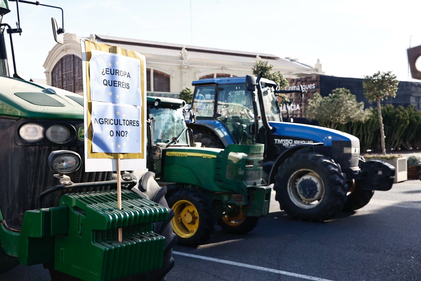 La tractorada de los agricultores valencianos, en imágenes