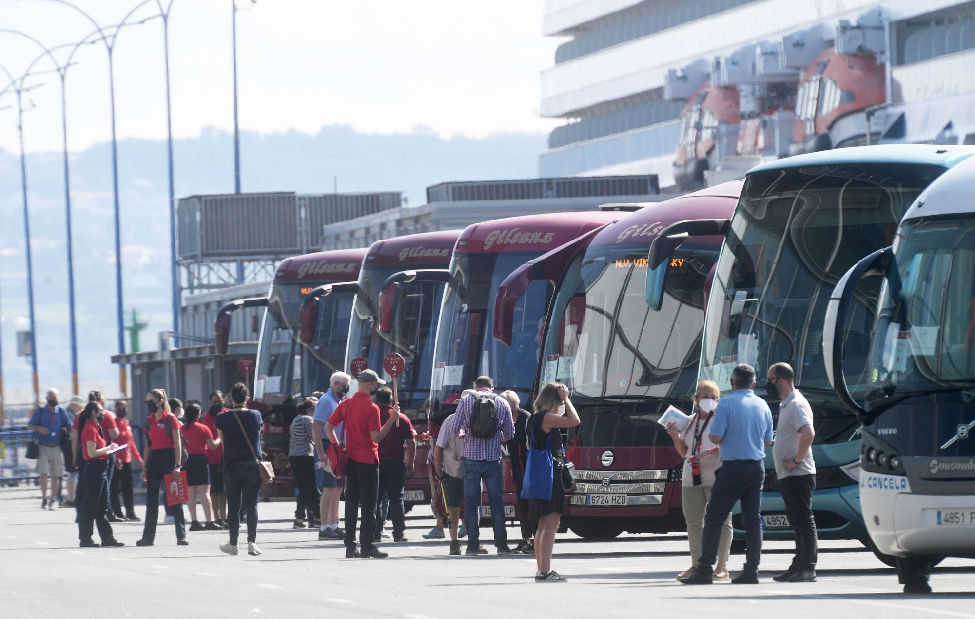 Llegada a A Coruña de los primeros cruceristas tras la pandemia