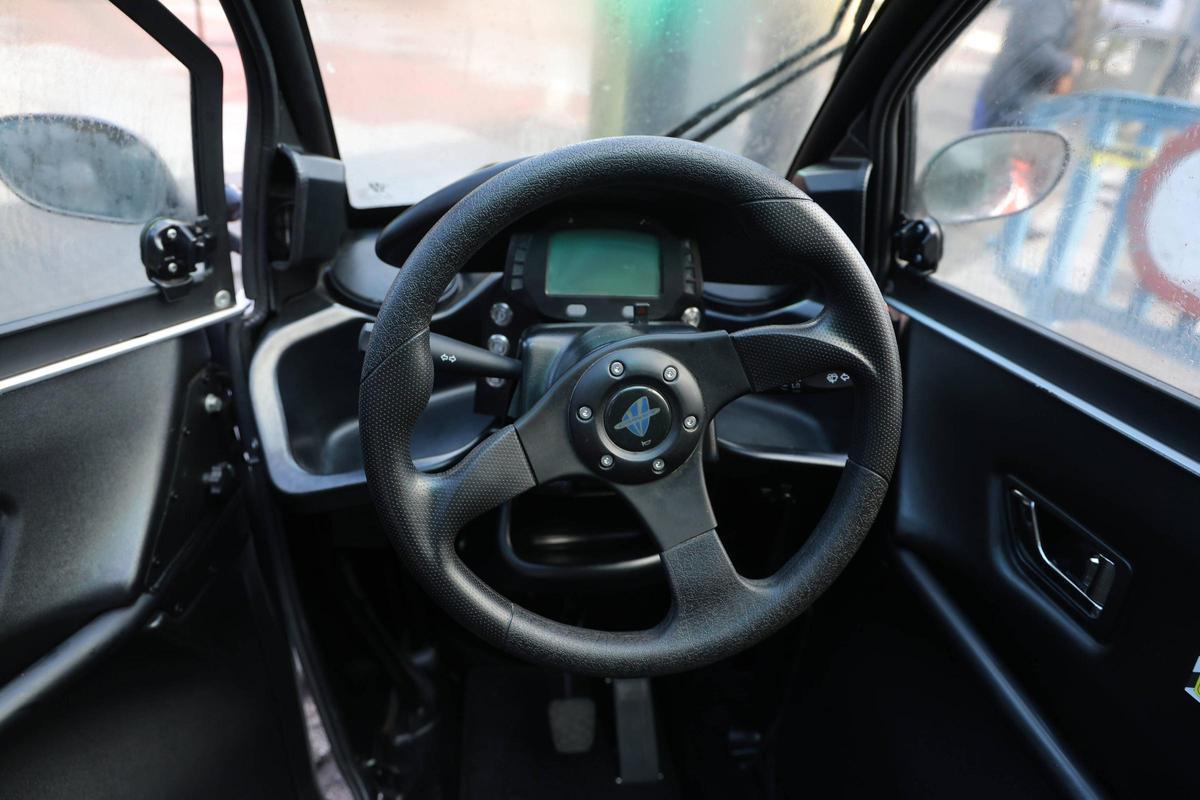 Galería | Así ha sido la presentación de los nuevos microvehículos eléctricos en Cáceres