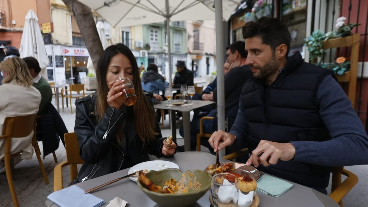 Las cenas vuelven a los bares con las nuevas restricciones