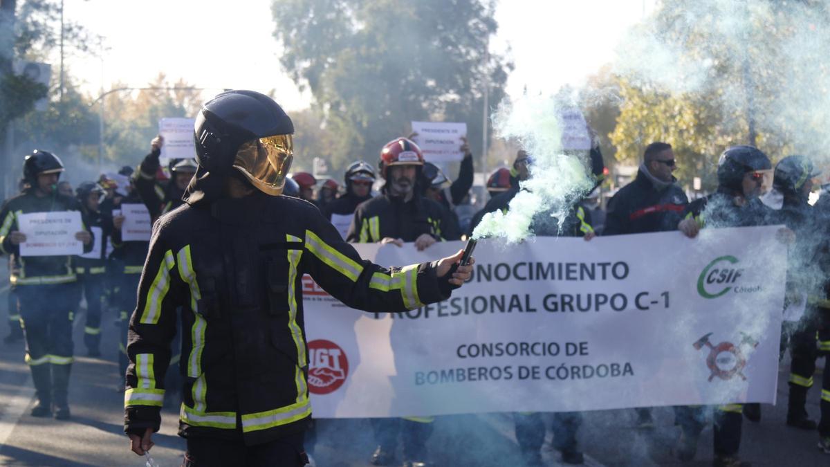 Los bomberos del consorcio, en una de sus protestas sindicales, en una imagen de archivo.