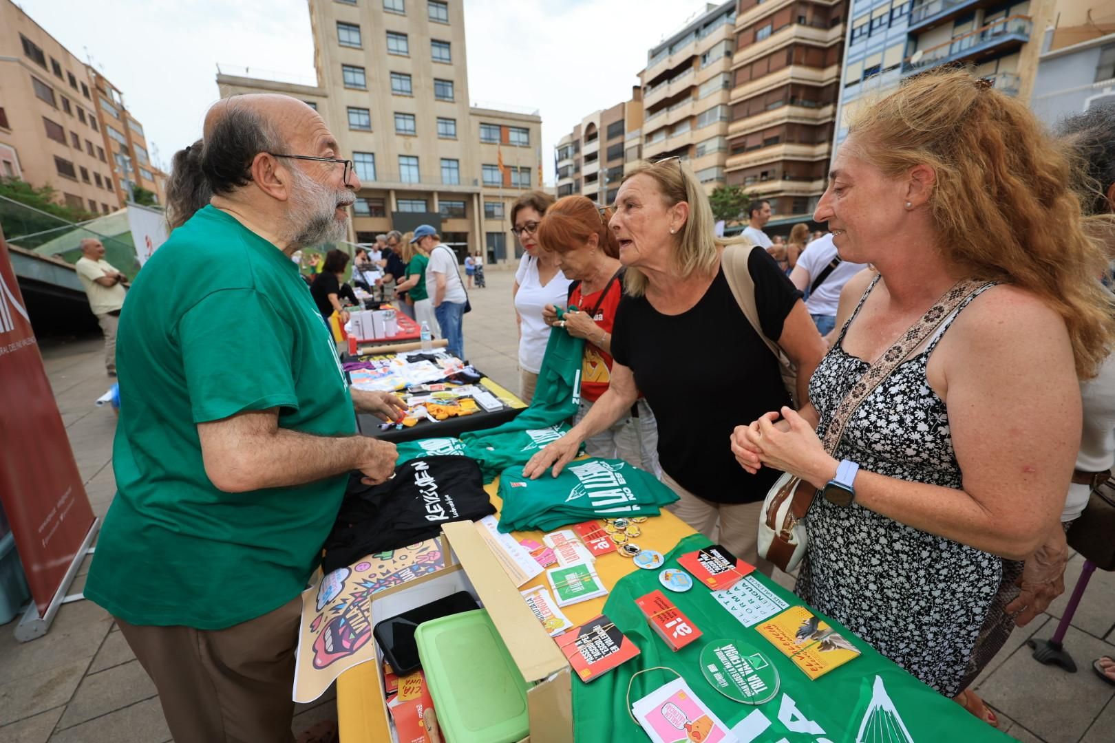 Les fotos de com Vila-real 'trau la llengua' per a defensar el valencià