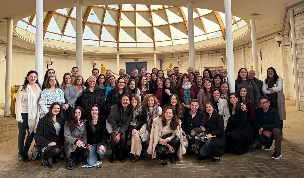 Foto de familia del personal del Hospital Clínico Veterinario de la Universidad de Córdoba.