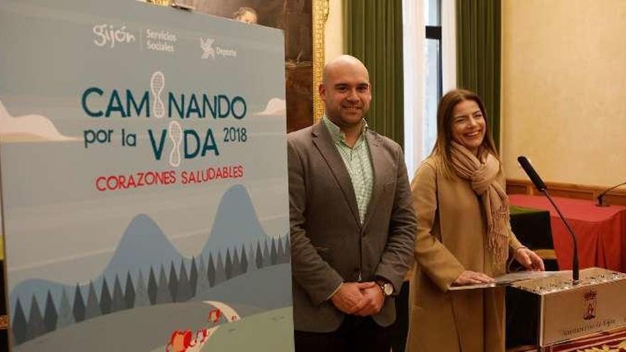 Jesús Martínez Salvador y Eva Illán, en la presentación de &quot;Caminando por la vida&quot;.