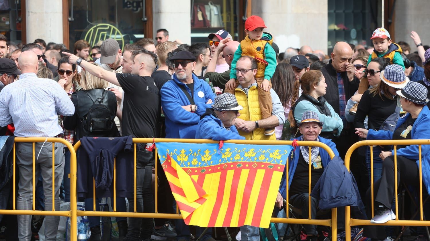 Búscate en la mascletà del 2 de marzo