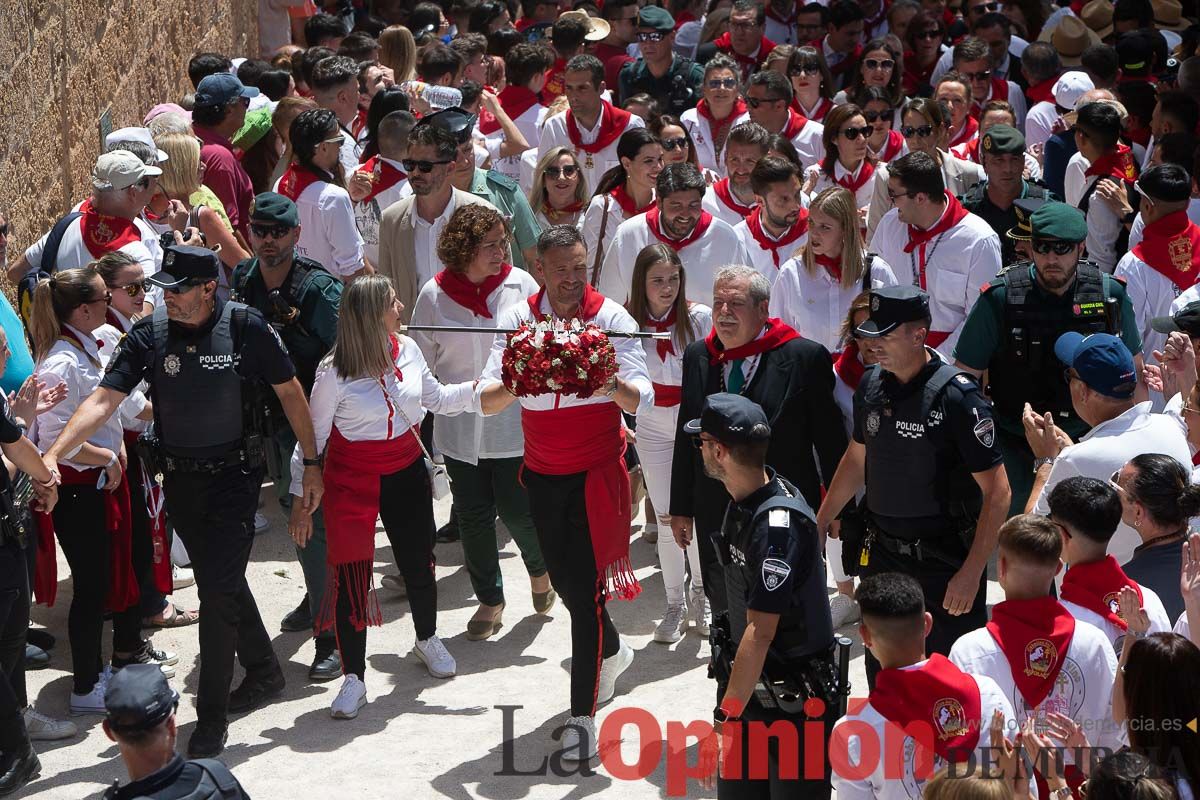 Bandeja de flores y ritual de la bendición del vino en las Fiestas de Caravaca