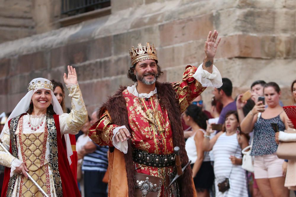 La cabalgata histórica ha puesto fin a la semana grande de la ciudad con la recreación de la toma de Málaga por los Reyes Católicos en 1487, un acontecimiento que motiva los festejos de agosto