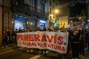 Barcelona 15/11/2020 BARCELONA. Manifestación en protesta por la decisión del ayuntamiento de dictar el cierre del casal popula