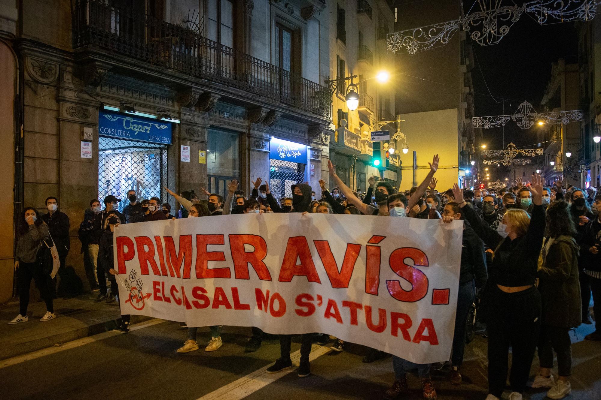 Barcelona 15/11/2020 BARCELONA. Manifestación en protesta por la decisión del ayuntamiento de dictar el cierre del casal popula