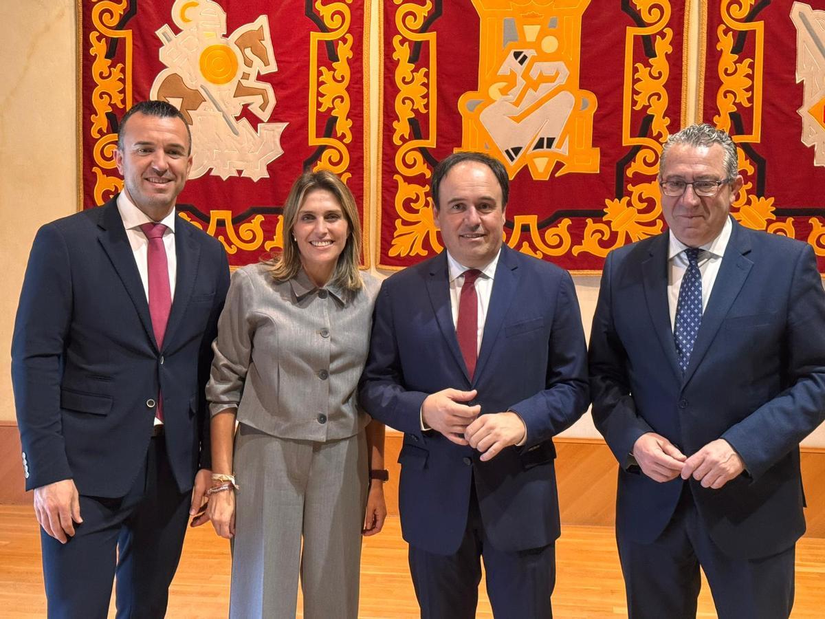 Los tres presidentes de las diputaciones provinciales junto a Pérez Llorca.