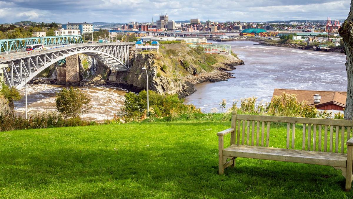 Saint John, la ciudad de la bahía canadiense de Fundy con las mareas invertidas.