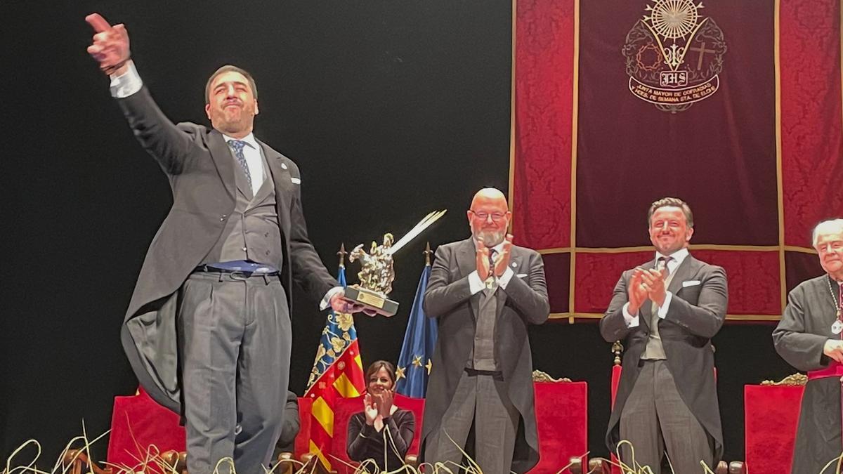 Entre versos y tradición: así ha sido el pregón de la Semana Santa en Elche.