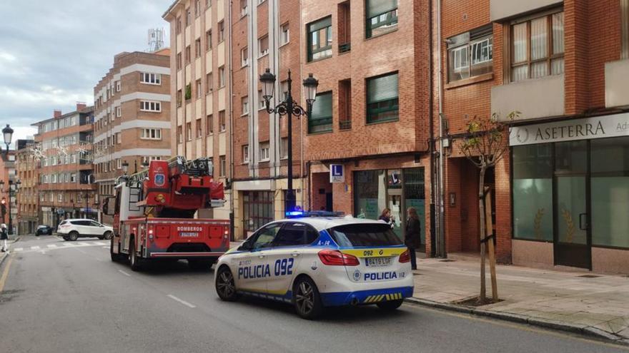Encuentran muerto a un hombre en su casa de Ciudad Naranco